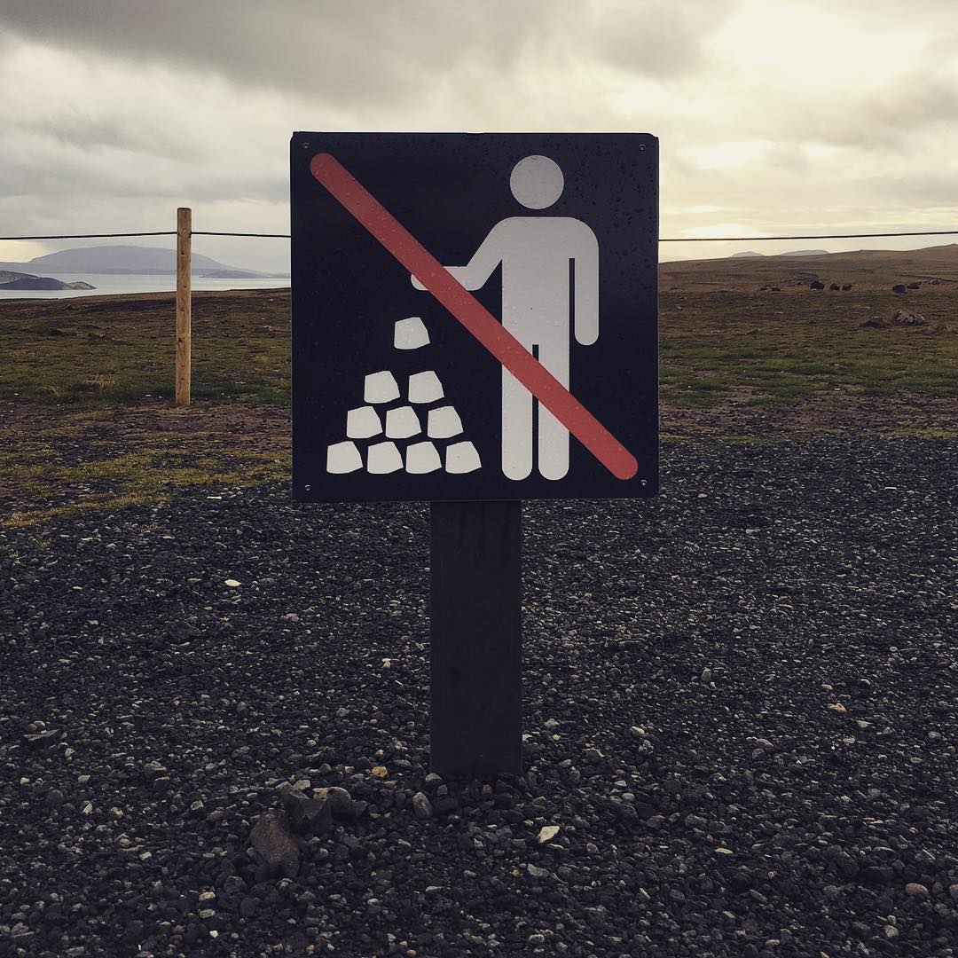 #iceland has a #rockpile #problem, this #sign addresses that.