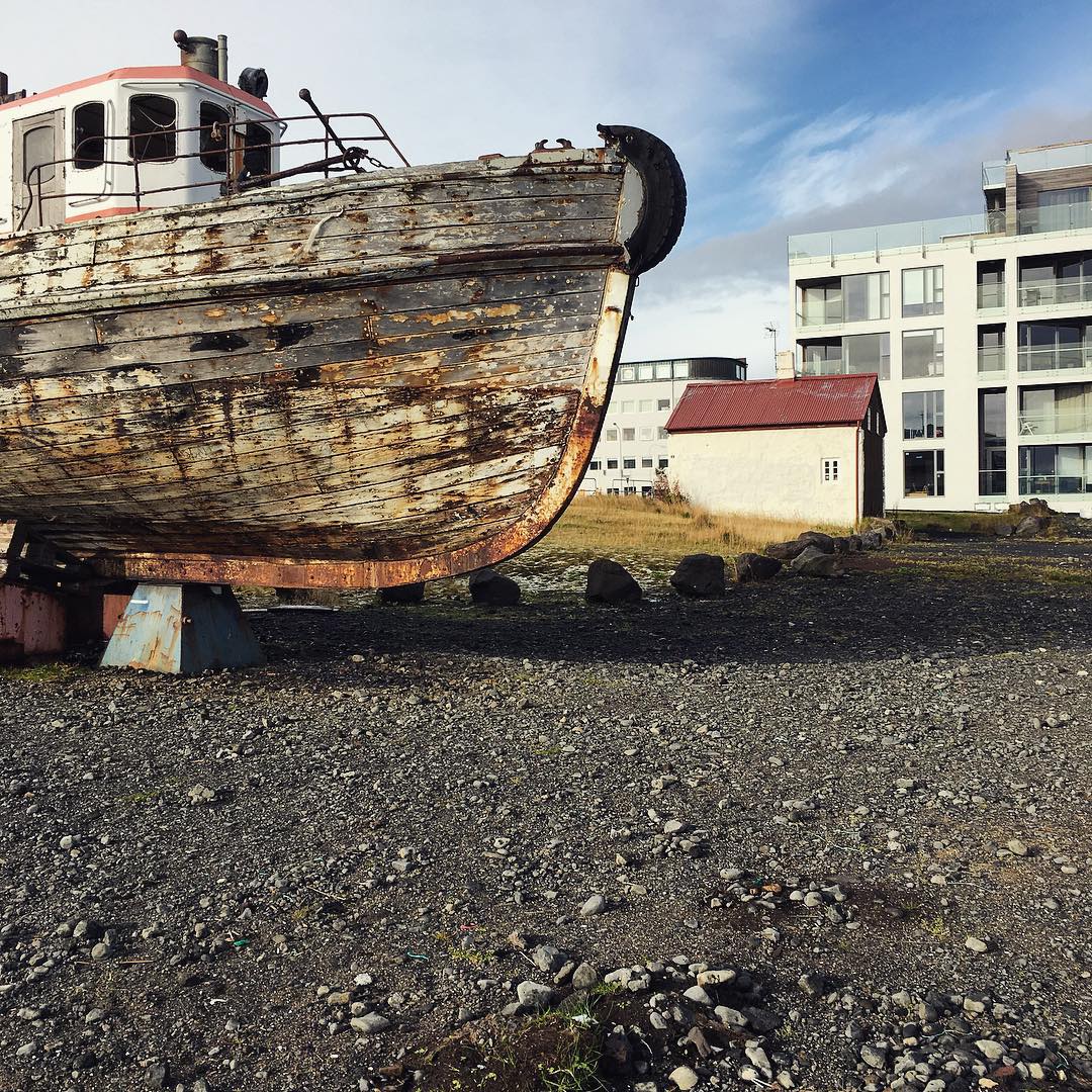 Oh, and the possibility of abandonment. A cemetery to itself. Maybe it’s just the weekend. #dock #reykjavik #rust #harbour #reykjavik