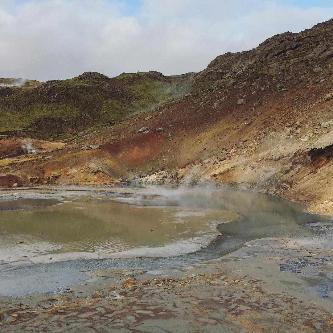 This is a natural hot spring, it smells of egg and burns you. #hotspring #sulphur #steam #krŷsuvík #krisuvik