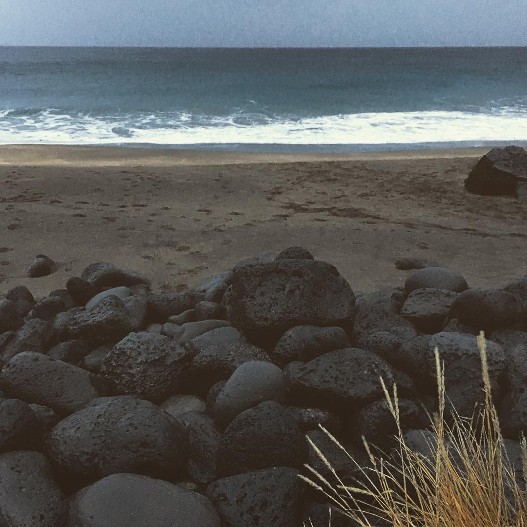 Visiting the #seaside for my #holidays like a true Brit. #beach #sand #ocean #waves #rock #ondverdarnes #öndverðarnes #snaefellsnes #snæfellsnes