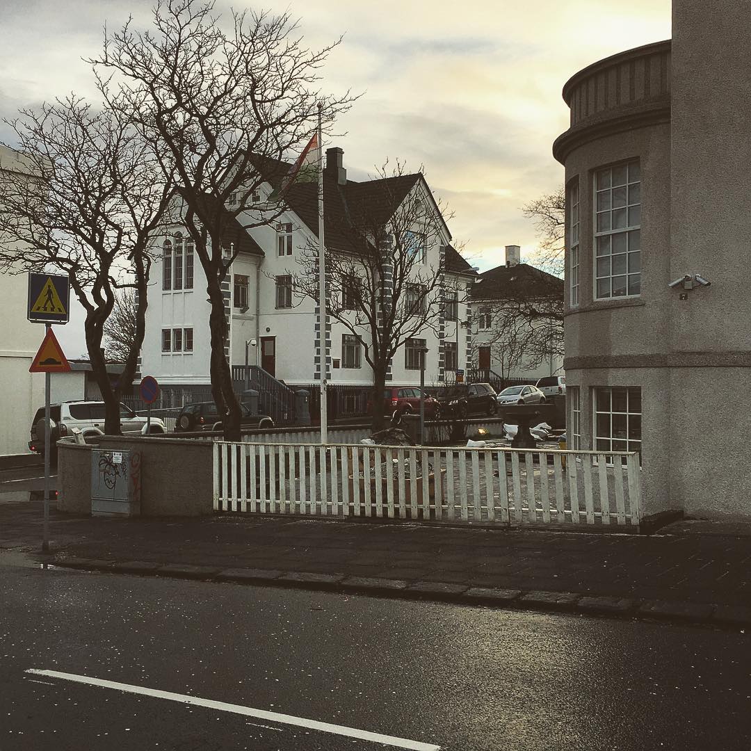 You can’t move for embassies in #reykjavik, on the right is one for #india. #reykjavík #city #building #embassy