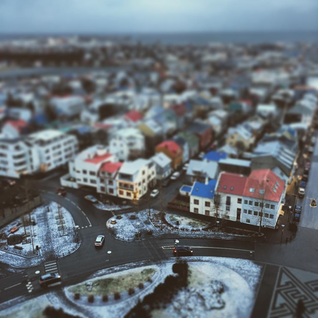 Some sweet #tiltshift action. #cityscape #city #reykjavik #reykjavík #tilt #shift #landscape #architecture #aerial #focus #hallgrimskirkja #hallgrímskirkja